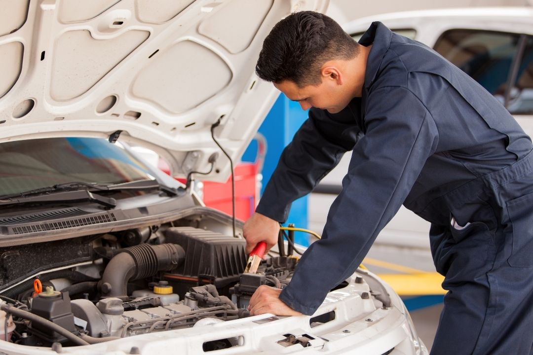 Comment debrancher une batterie voiture
